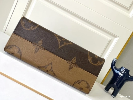MM LOUIS ONTHEGO VUITTON 0512
